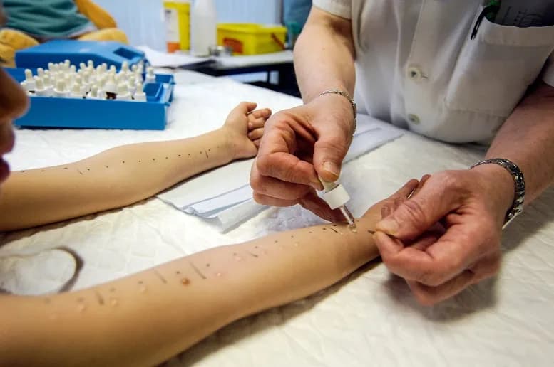 Jak wygląda badanie na alergie? Poznaj metody i ich przebieg